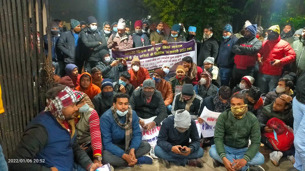 amitshekhar_'s tweet photo. श्रीमान तीन साल से ज्यादा हो गए । और अब तो कोर्ट का आदेश भी साथ है आखिर अधिकारी न्याय कब करेंगे। कृपया प्रकरण को संज्ञान में लीजिए।
ज्यादा मेरिट लाकर सुदूर जनपद आवंटित किए जाना और कम मेरिट लाकर गृह जनपद देना कहाँ क्या न्याय है? 
#68500_गलत_जिला_आवंटन
@Aamitabh2 https://t.co/dnAD9Wy9Or