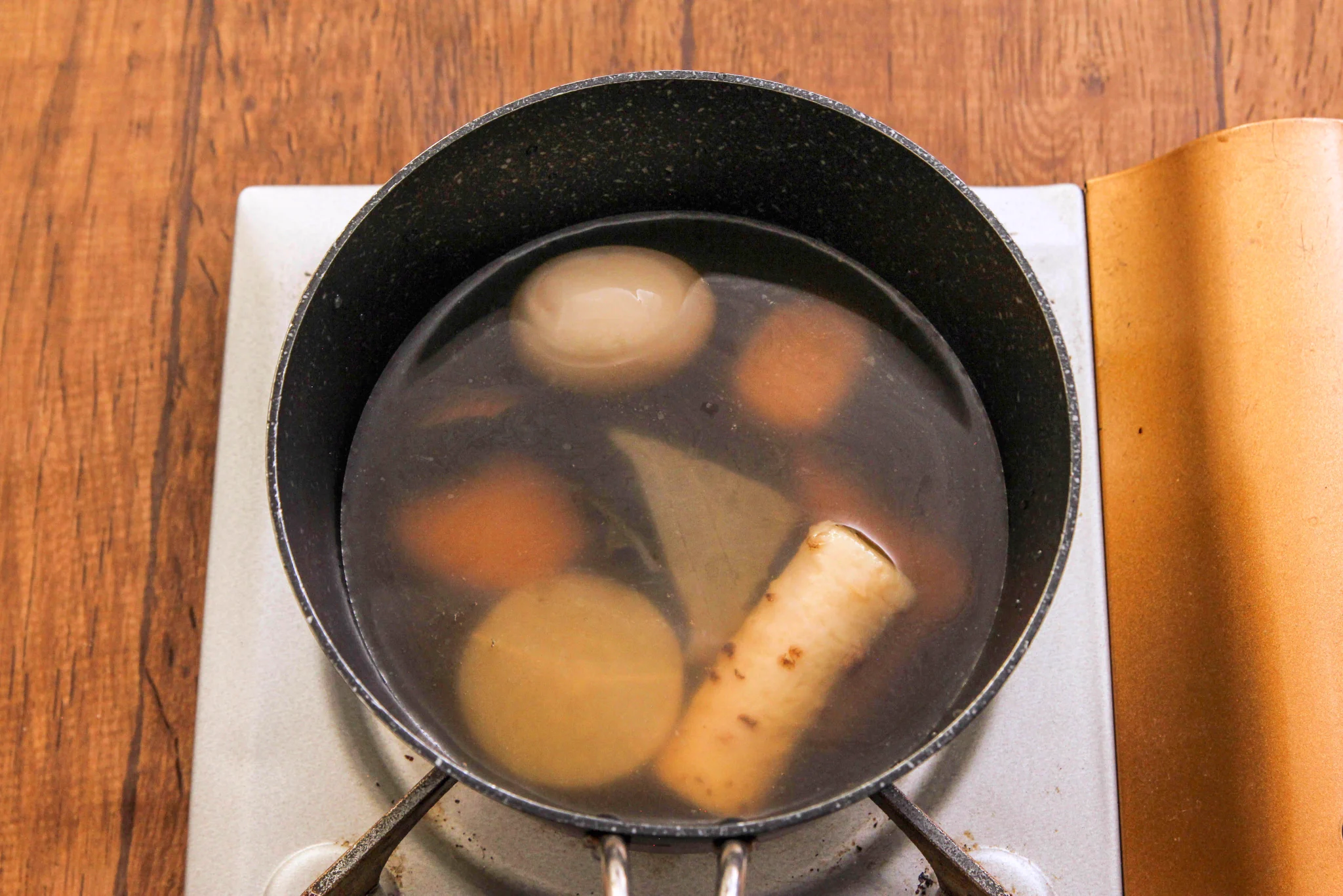 覚えておきたい！市販のおでんに「あるもの」を加えて煮詰めると、料亭で出てきそうな仕上がりになる？！