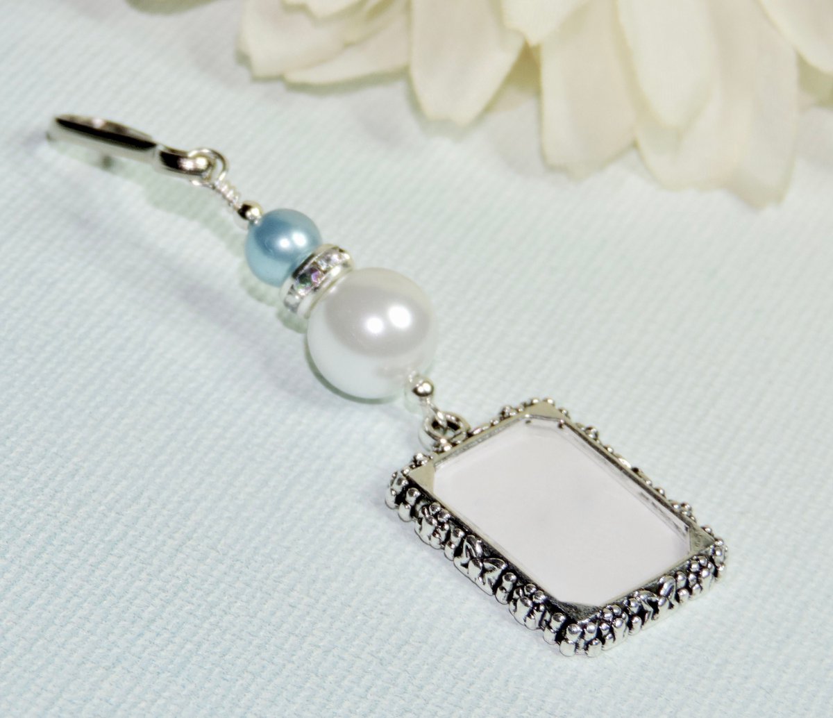 Remember someone you love with this elegant memorial photo charm! Perfect for a bride's bouquet, but not limited to that :) etsy.me/3qZfUx1 @Etsy #etsy #etsymntt #epiconetsy #etsychaching #etsyclub #womaninbiz #bizitalk #etsyfinds #weddings #memorials #giftidea