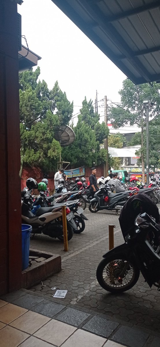 GigihASPermadi's tweet photo. @upbeatwoohoo @sambelmanggaaa @PRFMnews Betul ini pelaku di borma cipadung https://t.co/Wlj19213v6