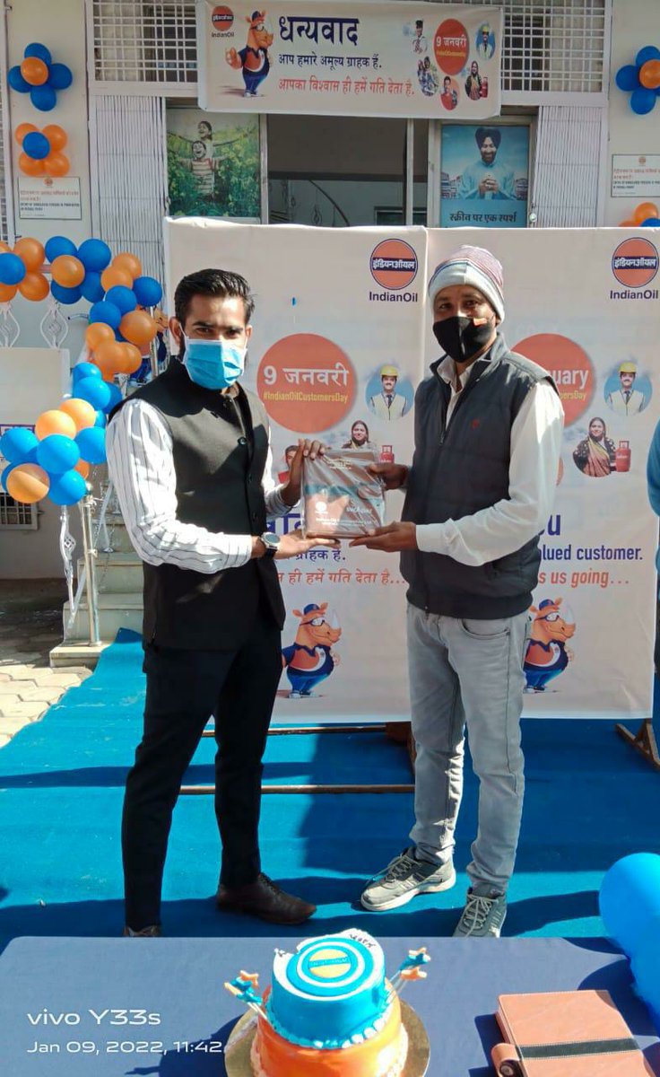 We thank our valued customers to be part of the IOC family and hope for their continuous patronage for us. Customer day celebration at COCO Jalampura with various activities viz cake cutting, customer greeting with special gifts and mementos.
#IndianOilCustomersDay
#IndianOil