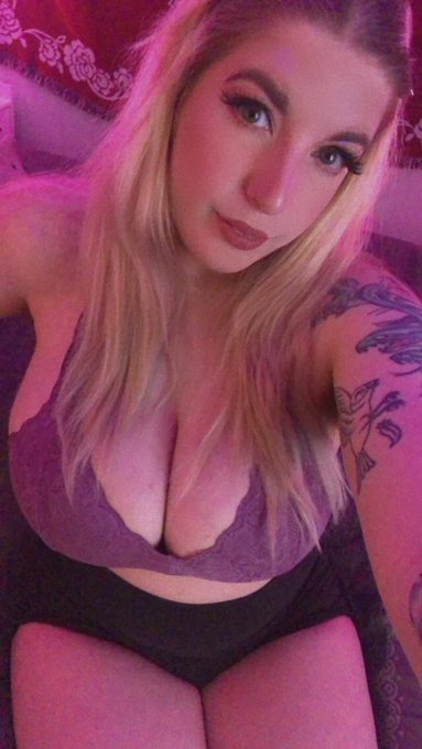 late night cam sesh! end your night with me @ https://t.co/dcu2la2Ccv https://t.co/i0fsZByWkc