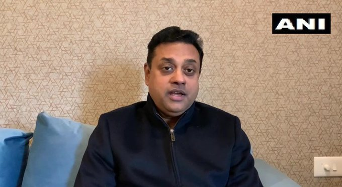ANI's tweet photo. A sitting CM briefs Priyanka Gandhi Vadra on PM’s security! Why? What constitutional post does Priyanka hold&who is she to be kept in loop regarding PM’s security? We firmly believe that the Gandhi family should come out clean on this: Sambit Patra, BJP Spokesperson https://t.co/e4DbvCGRA2