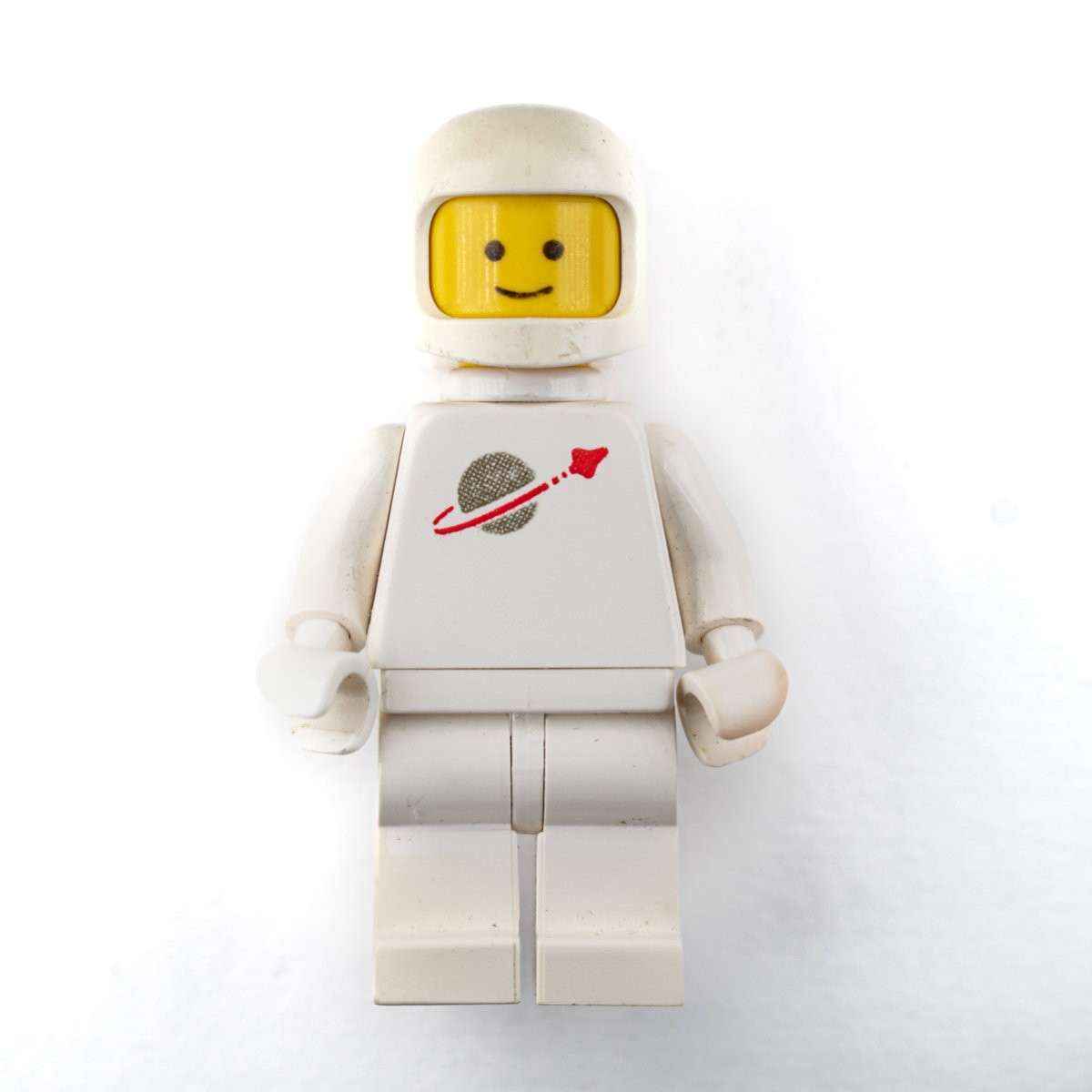 Tom_Chambers_'s tweet photo. First minted #NFT from miniatures collection. All 1/1 mini#001 check out the collection https://t.co/1KRQv0gJQY #NFTs #opensea #astronaut #nftphotography https://t.co/JXXGNgfWuI