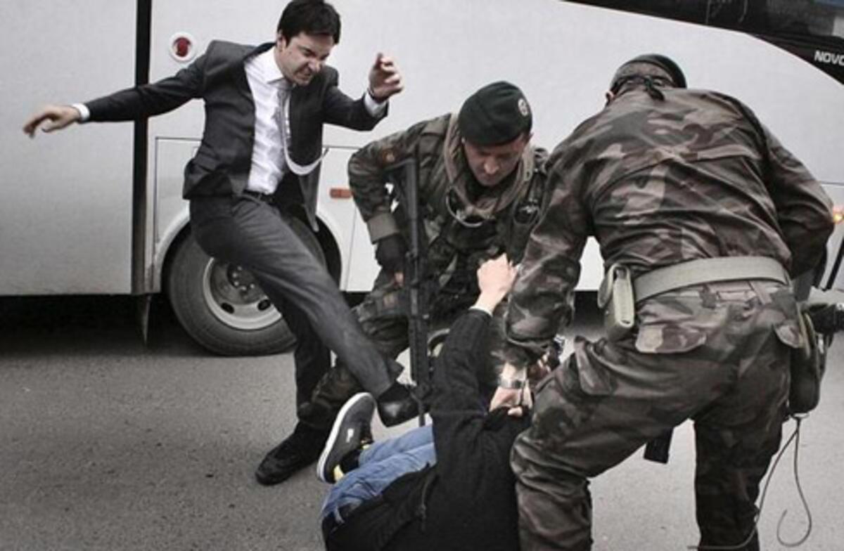 Soma'da Madenci Tekmeleyen Yusuf Yerkel, 'Ticari Ateşe' Olarak Frankfurt'a Atandı

📌 Yerkel, maaşını Euro olarak alacak ayrıca ev kirası, çocuklarının masrafları devlet tarafından karşılanacak. 

oned.io/h/1033231?o