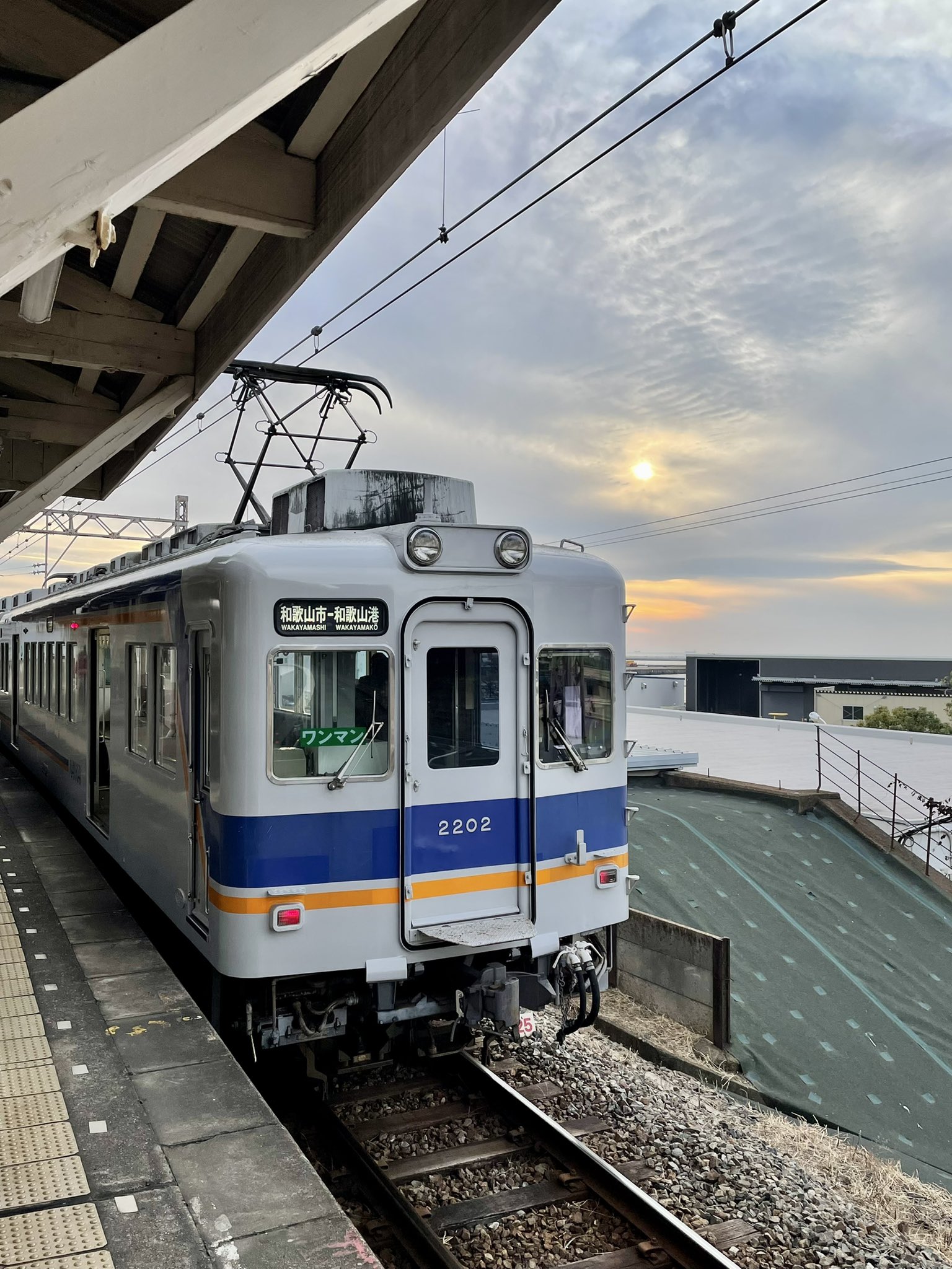 青年ハッシー 和歌山港駅 に到着 今から折り返し すぐに和歌山市駅 へ出発 南海 和歌山港線 和歌山港駅 鉄道 T Co Ahpmryklxo Twitter