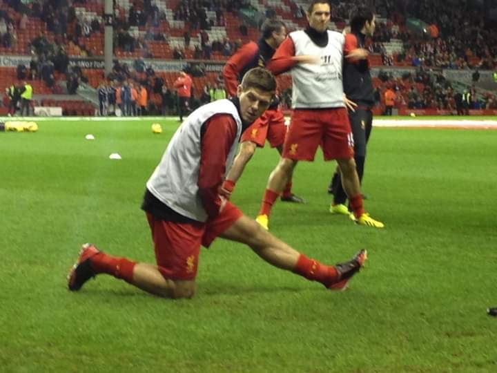 SheikJasper's tweet photo. @Bruun6eren @dplus_sportDK 2 januar 2013
Liverpool - Sunderland, og en 3-0 sejr til hjemmeholdet.
Siddepladser på første række, lige ved LFC opvarmningen, så tog billeder af det - men åbenbart ikke et full-stadium billede..
Agger i øvrigt med fra start, mens Suarez og Gerrard stod for målene. https://t.co/j91UbW8KXP