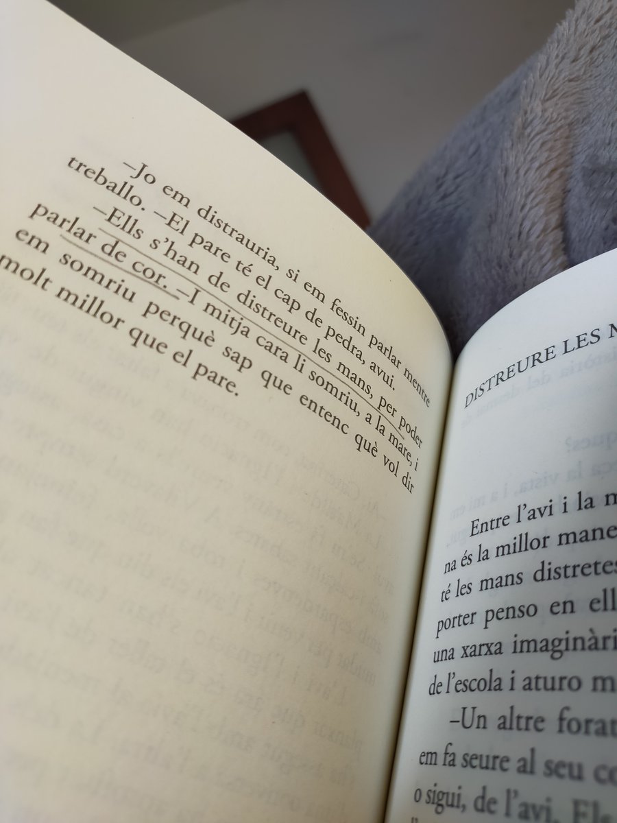mondelamOn's tweet image. Rellegeixo la Tina i em torna a caure la llagrimeta. Dimecres seguim el #LecturesExplosives  i estrenem #LaMemòriadelArbre #insti @tinavalles_ @BibliotequesBCN