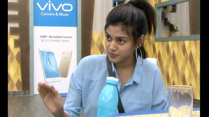Priya22g's tweet photo. kadharals and olarals started

en tweet vandhu kadharittu irukaradhu neenga

so, neenga sonnadhe neengale pannikonga

#BiggBossTamil5 #BiggBossTamil https://t.co/wz0mUE8nom