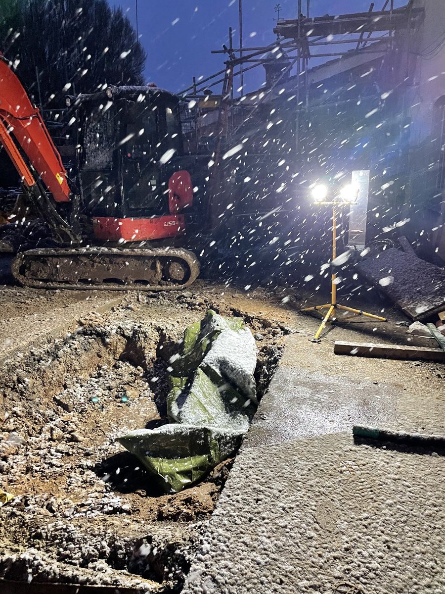 arclimited's tweet photo. At 3.30pm Friday afternoon got called out to a damaged cable on a site and asked if we could repair to get heating, power &amp; lighting back on in minus 2 temperatures and snow #got sorted in 2 hours, big enough to cope small enough to care ⁦@arclimited⁩ https://t.co/v893JvHbP9