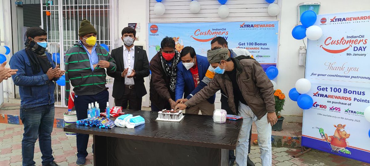 “People don’t care how much you know until they know how much you care.” Celebration of Customer Day under Muzaffarpur DO #Indainoil #IndianOilCustomersDay <a href="/IndianOilcl/">Indian Oil Corp Ltd</a> <a href="/IOCRetail/">IndianOil PetrolPump</a>