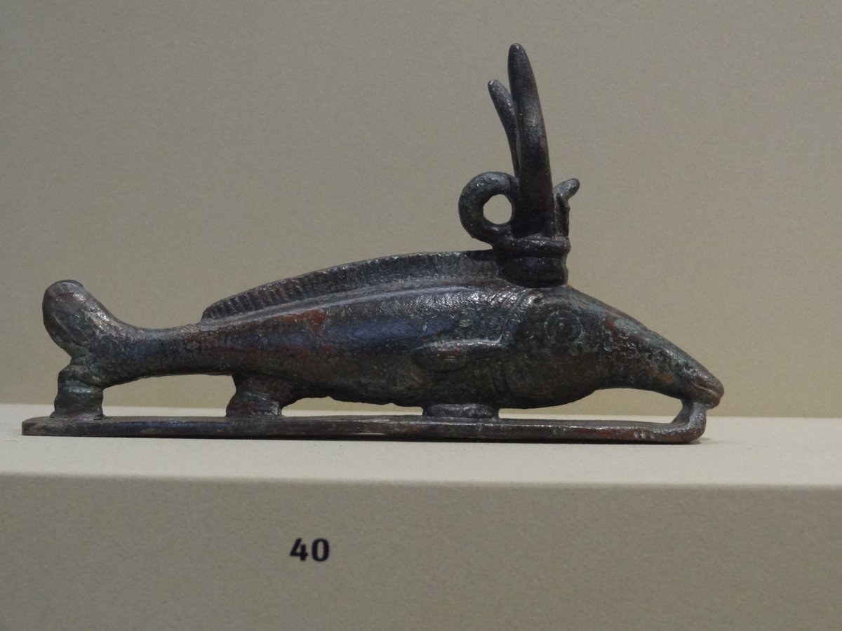 MarkusBhler10's tweet photo. Unusual animals in artistic depictions of ancient cultures are a special interest of mine. Here is a small bronze bronze sculpture of an #elephantsnoutfish, likely #Mormyrus kannume from Ancient Egypt. This one is from the archeological museum in Schloss Hohentübingen. https://t.co/KLOLDjjkiN