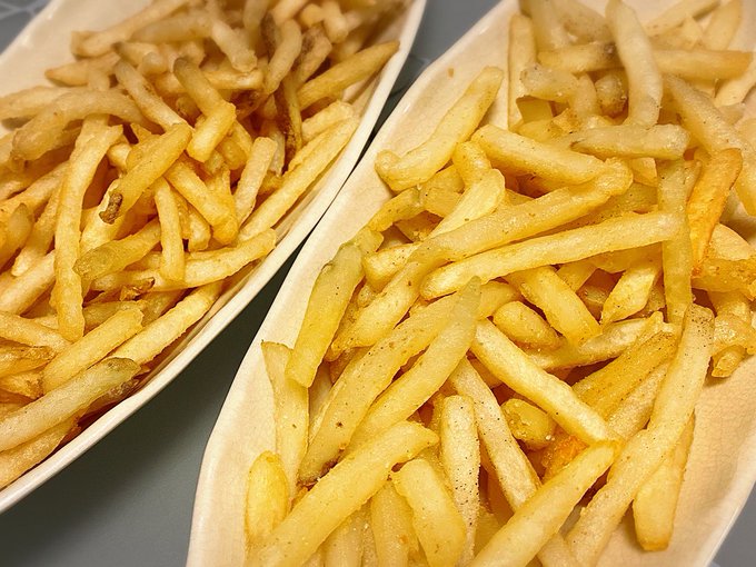 最近おうちでフライドポテト揚げるのにハマっています♡ 今日は2種類揚げてみました♡ また太っちゃうかな😢 https://t.co/elQArs0X0X