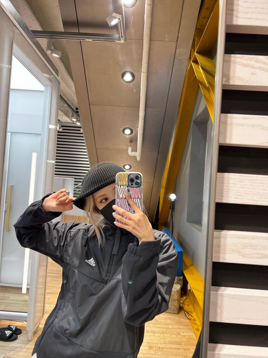 picturesrosie's tweet photo. #로제 #ROSÉ https://t.co/brqwiIYOSP