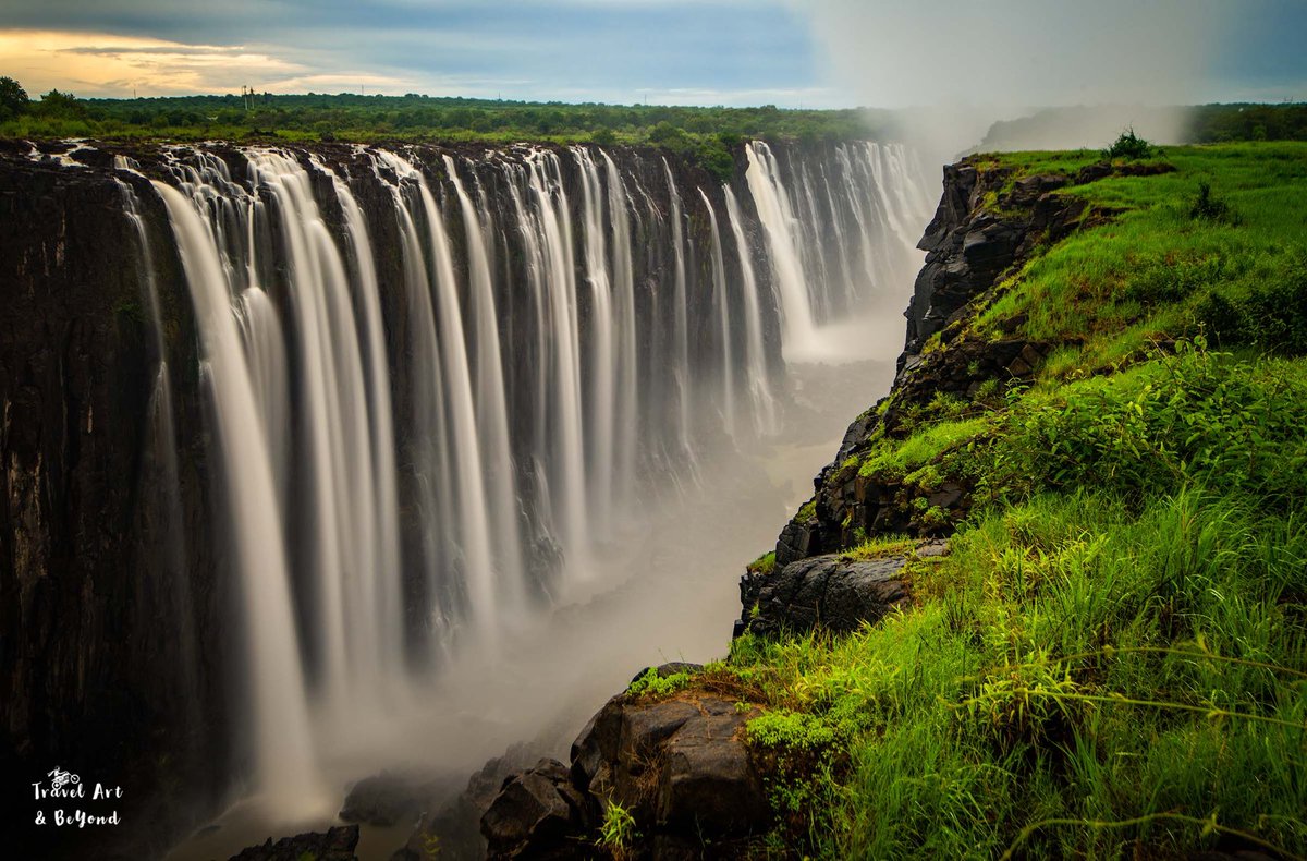 Gm frens 🫖 

Fancy waterfalls? 

#nft #photographer #nftphotography #waterfallart #longexposures