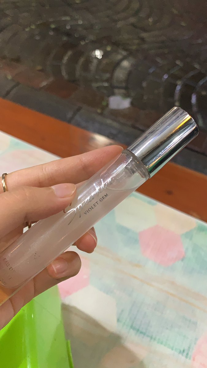 sintyanaylaa's tweet photo. @ohmybeautybank @bongatrash Parfum miniso ter the best !!!🥺❤️‍🔥❤️‍🔥 https://t.co/VMQ0GifT9J