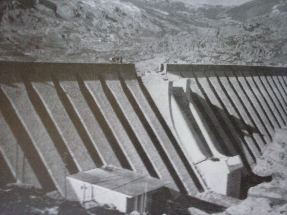 En el Recuerdo…
Hoy 9 de enero, van ya 63 años desde aquella fatídica noche que hoy seguimos recordando.
Para los que amamos las montañas de Sanabria, que tanto nos han enseñado, hoy es un día triste.
Así tenía que haber permanecido la presa de Vega de Tera hoy en día
#NuncaMas