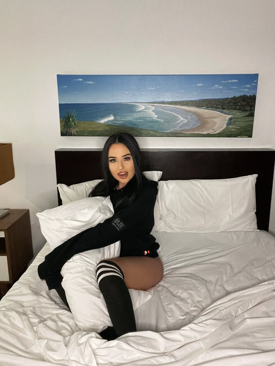RT if you wanna switch places with the pillow 😈 onlyfans.com/phoebeeleigh
