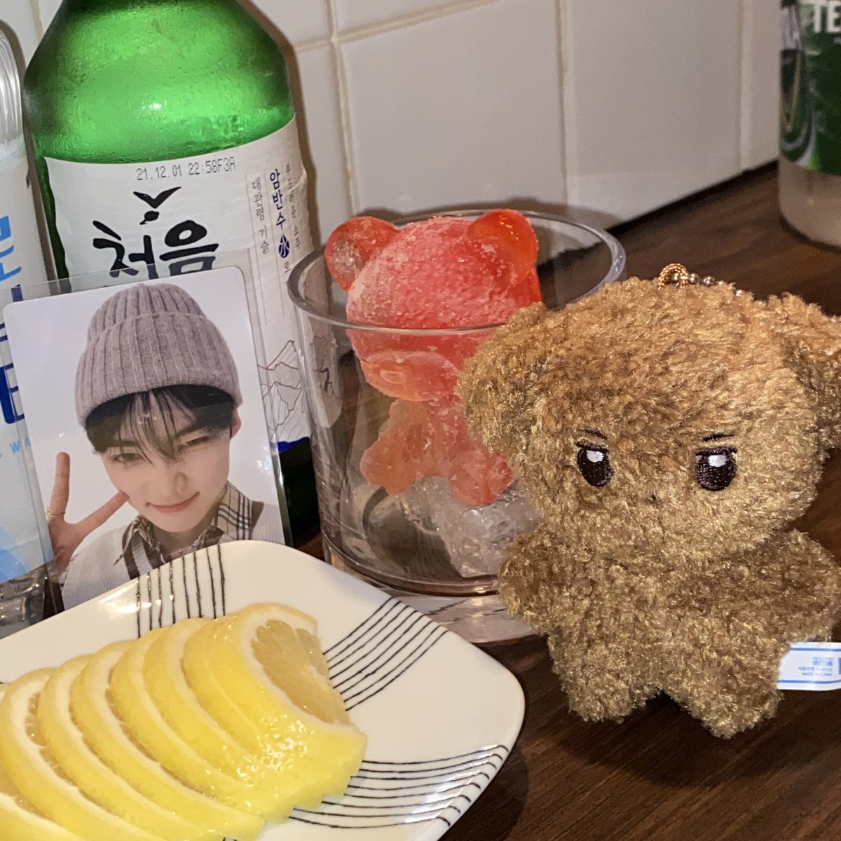 💙연남 연술집💙

곰돌이 얼음이 넘 귀여어영 🧸💙
(아무 맛 안나는 것 갓습니다..)
저희는 스지전골 먹었는데 국물이 매콤해서 소주랑 잘어울려용 🤤🤤🤤

#newfoodshot
#건희를_위한_추천맛집