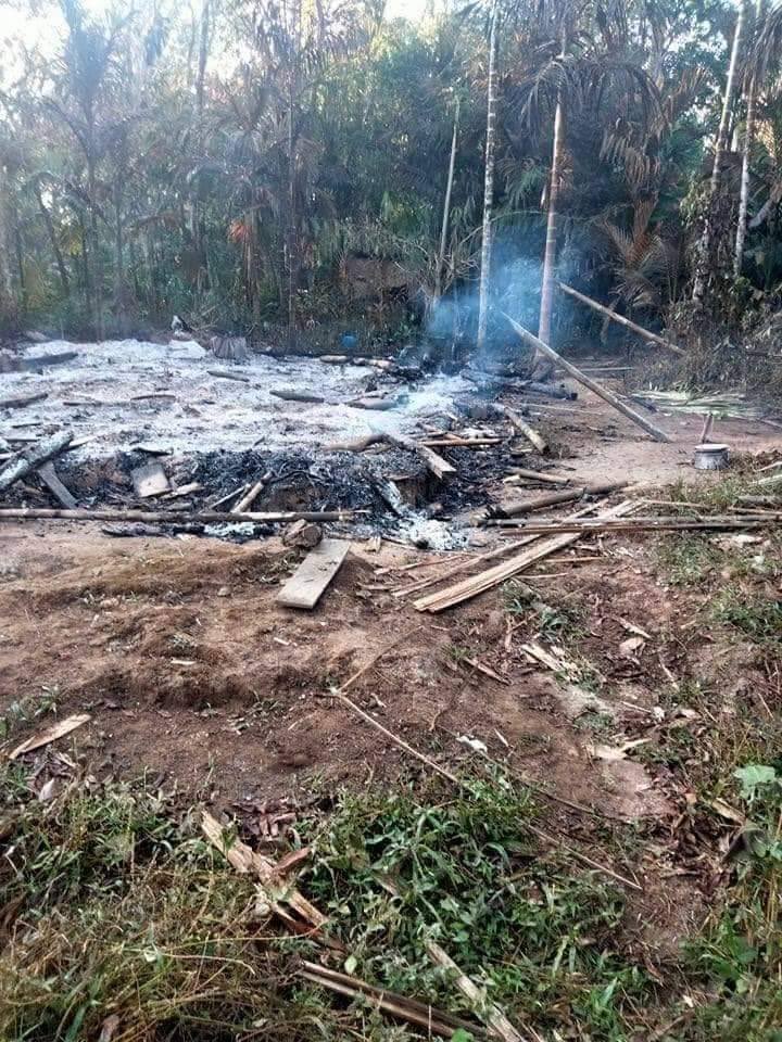 On Jan7 & 8, fighting erupted in Pulaw Tsp, Tanintharyi Division, between SAC & KNLA/PDF Coalition Forces, with the SAC setting fire to 5 homes in PaWetPhyar village. #HelpMyanmarIDPs #2022Jan9Coup #WhatsHappeningInMyanmar https://t.co/UE9kzA4oGf