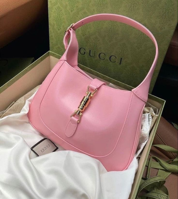 RT @PRADAXBBY: pink gucci jackie shoulder bag https://t.co/EWgF5jYc09