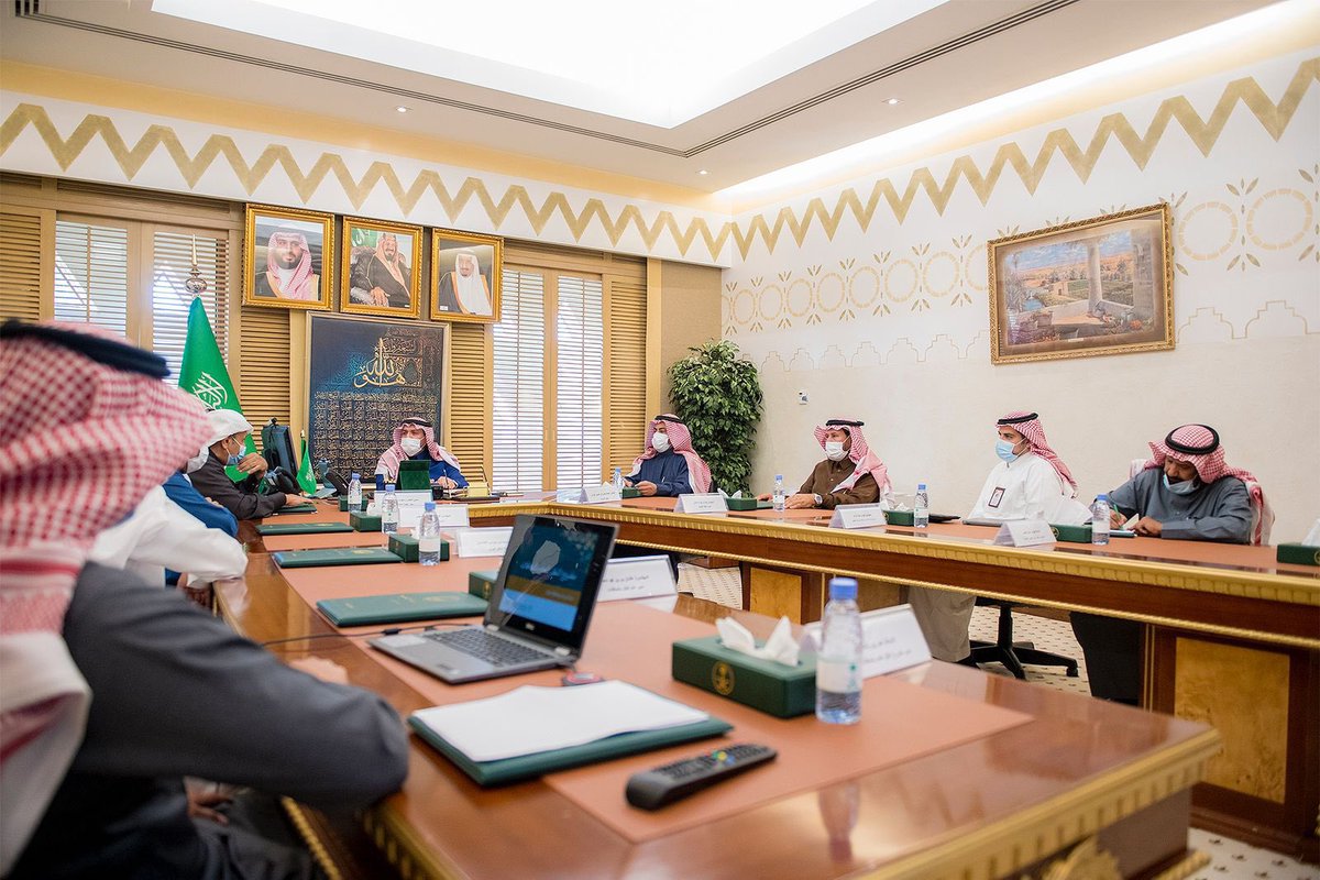 تعمل على تنفيذه #أمانة_منطقة_القصيم..

سمو #أمير_القصيم يعلن عن إطلاق مشروع  النقل العام في مدينة #بريدة ومحافظة #عنيزة مؤكداً بأن المشروع له أثراً على الجوانب الاقتصادية والاجتماعية والبيئية، لتحقيق رؤية المملكة عبر تحسين جودة الحياة وفتح قنوات استثمارية وزيادة الفرص الاقتصادية.