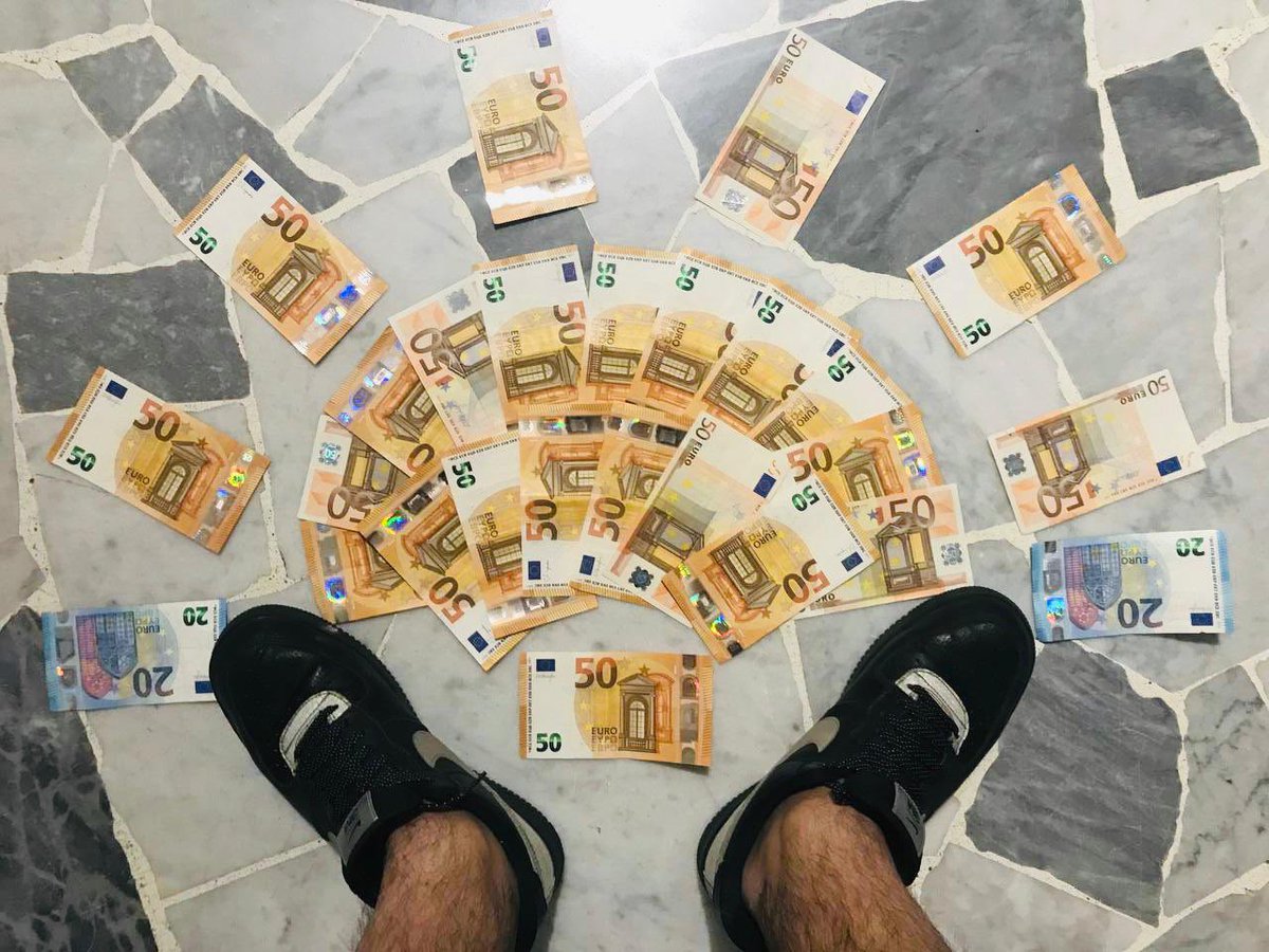 MasterDuca43's tweet photo. Tu devi lavorare per accrescere il mio regno 👑. Se sei qui è perché desideri complicarti la vita. Ci penso io a te🤑

You must work to increase my kingdom👑. If you are here it is because you want to complicate your life. I'll take care of you🤑 https://t.co/NL9IAZiDfr