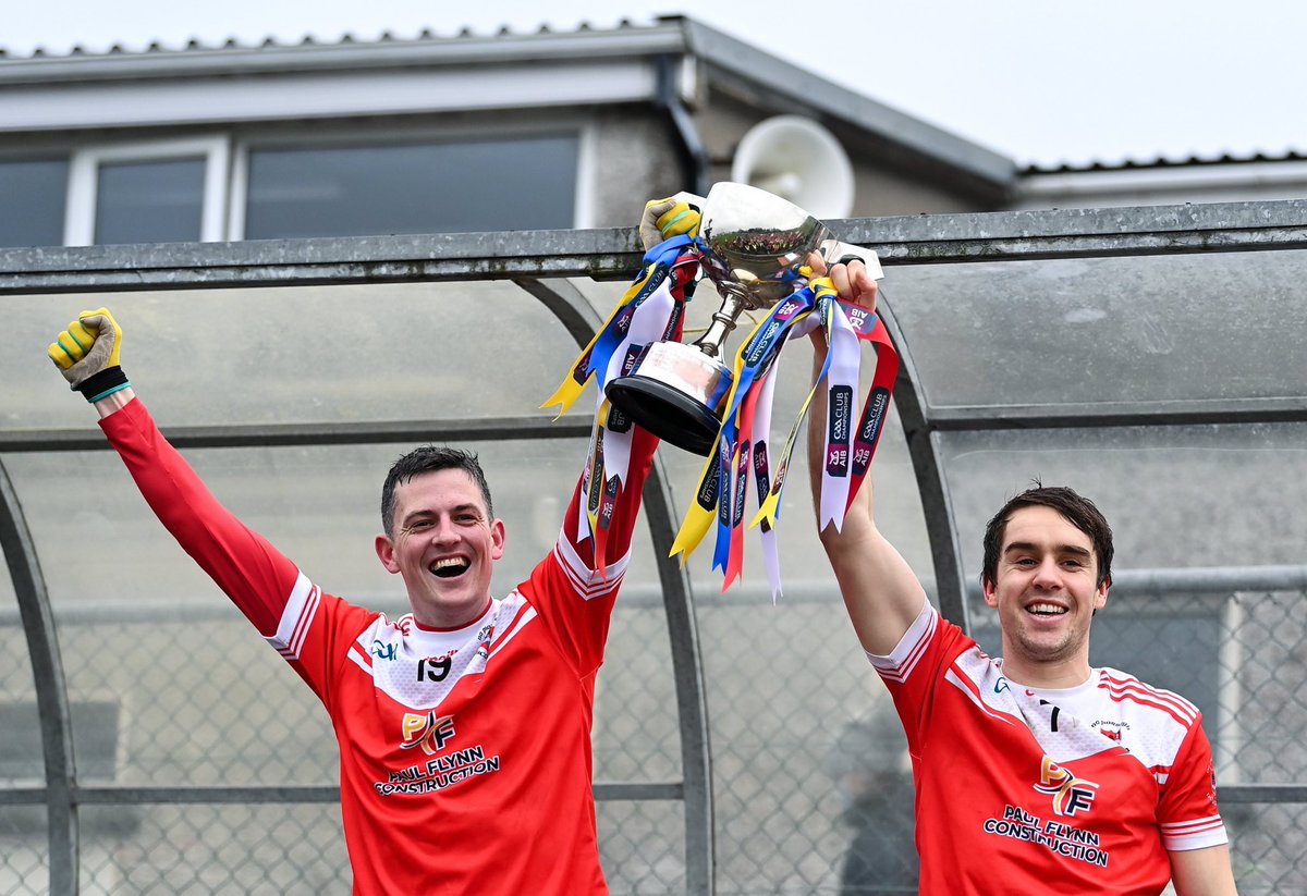 RoscommonGAA's tweet image. Padraig Pearses joint captains David Murray and Emmet Kelly lift the cup following their victory over Knockmore in the AIB Connacht senior club football final. 

Photo credit; @sportsfile 

#Rosgaa