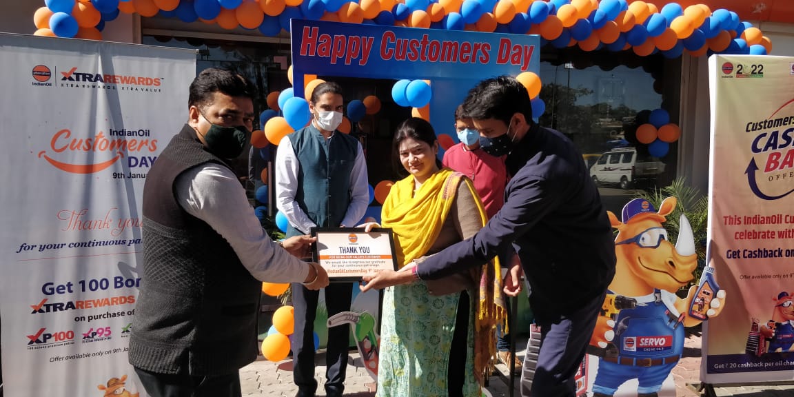 #IndianOilCustomerDay celebrated at different locations under Udaipur Divisional Office. Various activities were performed including Customer felicitation, Sapling distribution, goodies distribution, mementos, Free PUC at selected ROs, etc. <a href="/IndianOilcl/">Indian Oil Corp Ltd</a> <a href="/IOCRetail/">IndianOil PetrolPump</a>
<a href="/IOCL_Rajasthan/">IOCL_Rajasthan</a>