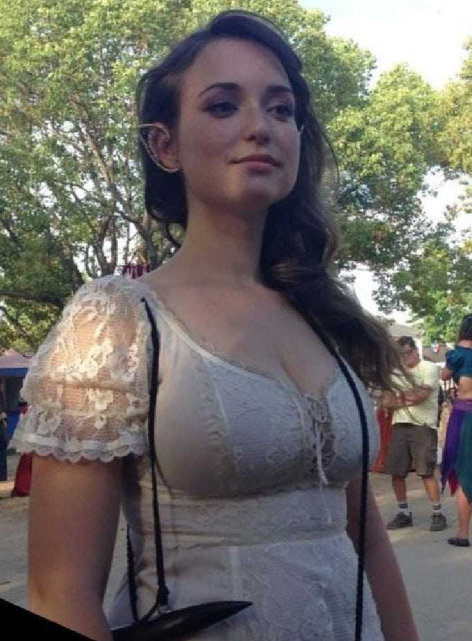 Milana Vayntrub.