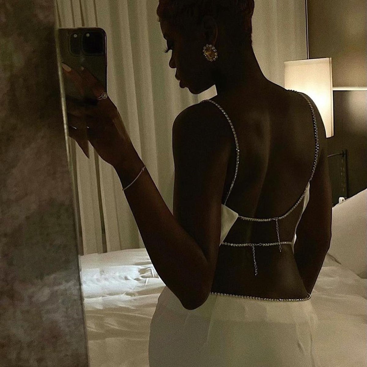 backless details