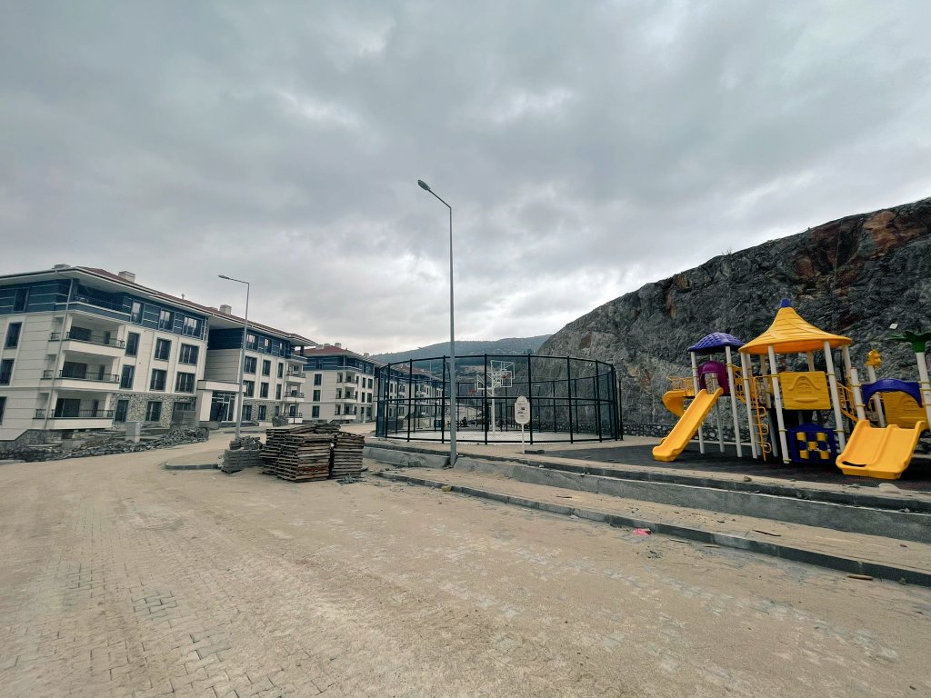 Toki_Kurumsal's tweet photo. TOKİ Başkanımız Ömer Bulut, Burdur Bucak'da geçici kabulü yapılıp teslim aşamasına gelen 228 konut, ticaret merkezi ve caminin olduğu projemizde incelemelerde bulundu. https://t.co/pd4cuxirSK
