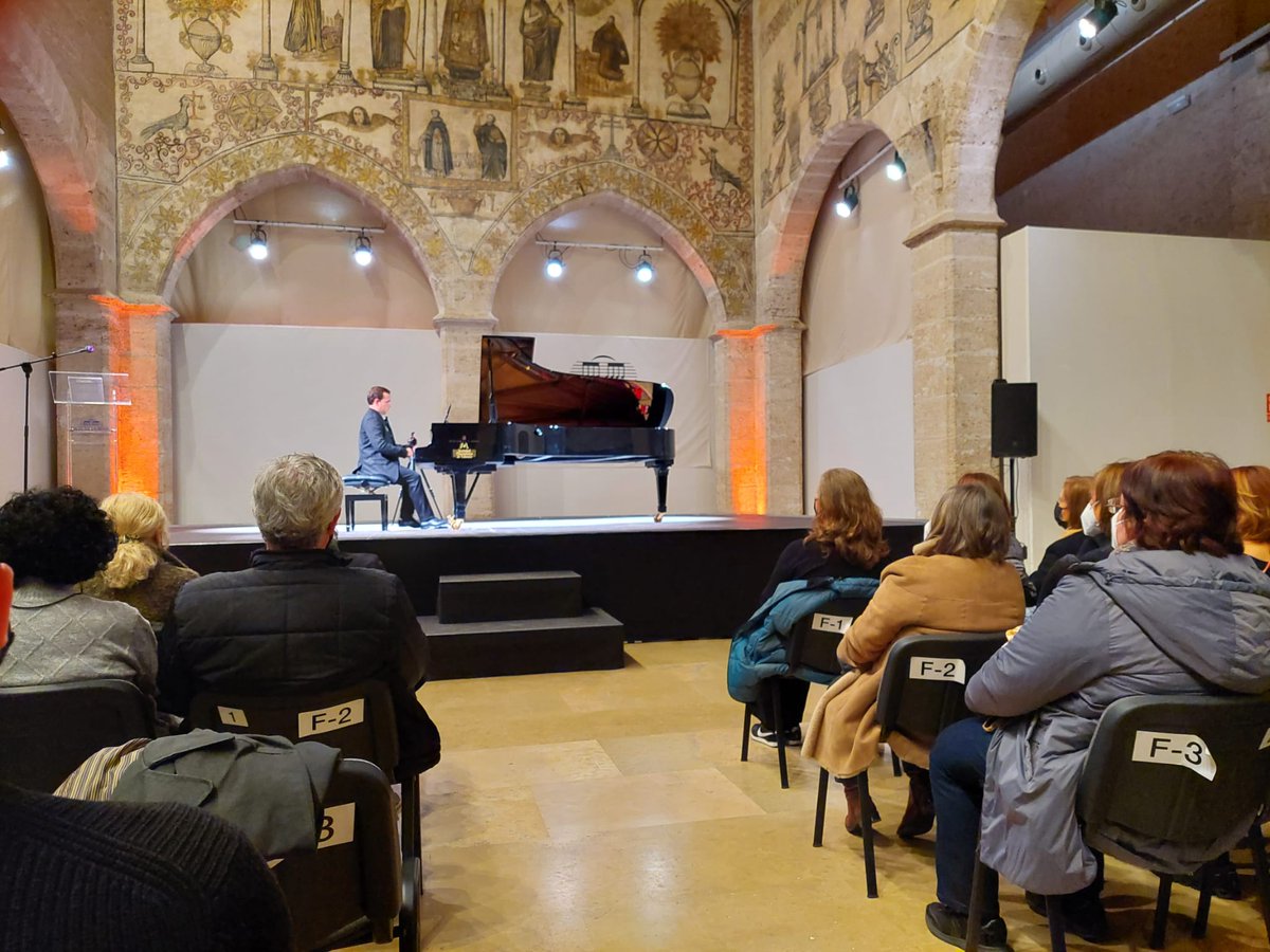 TurismeVlc's tweet photo. #AnyBerlanga

¡Excelente acogida ayer en el #Almudín de "La Música de Berlanga", el esperado concierto de @paberlanga organizado por #TurismeVLC!

📸En imágenes, la vicealcaldesa @SanGomezLopez, el regidor @emilianoVLC, @Cebrin1Teresa y los académicos, Sol Carnicero y Luis Ivars https://t.co/qVjXgUfaYB