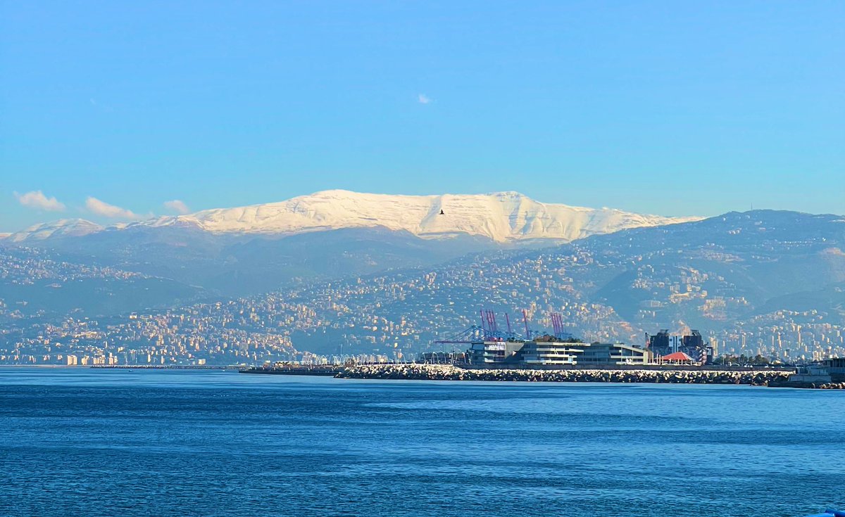 faridtalih's tweet photo. 🌊☀️🏔 #Beirut &amp; snow capped Mt. Sanine #Lebanon https://t.co/TsMTyTn6Iq