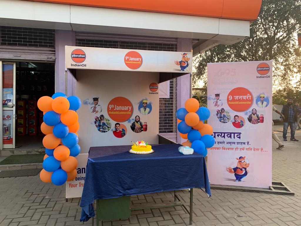 #IndianOilCustomersDay Sambalpur DO thank all the esteemed customers for patronizing IndianOil.  Celebrated Customer Day at M/Ajit Auto with cake cutting,greeting customer with chocolates.  Thank you once again.
<a href="/chairmaniocl/">ChairmanIOC</a>
<a href="/DirMktg_iocl/">Director (Marketing), IndianOil</a>
<a href="/AkhauriEd/">Amitabh Akhauri, ED(Retail Sales - S&W), IndianOil</a>
<a href="/ghoshsubhajit1/">Subhajit Ghosh</a>
<a href="/BaniMohanty/">Bani Mohanty</a>