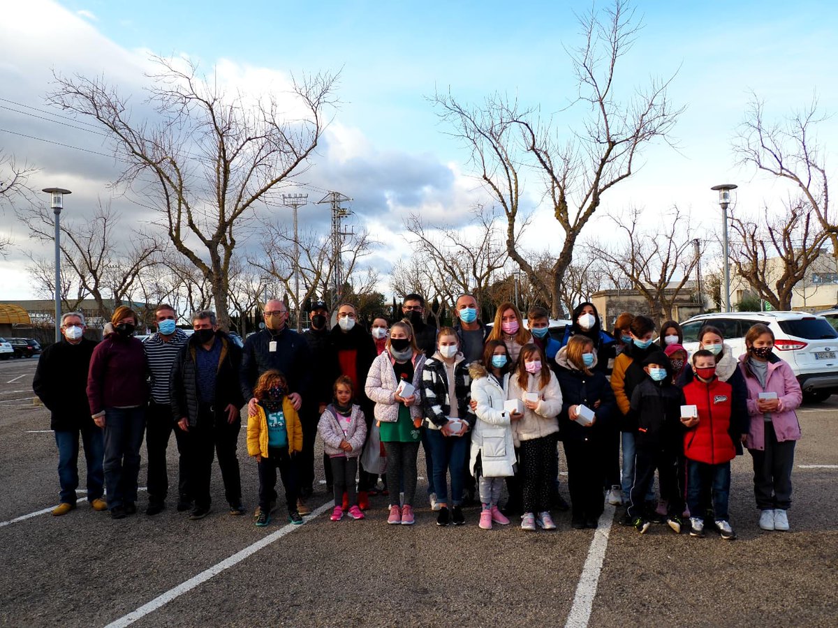 ajsapobla's tweet photo. 18 infants d'Ucraïna afectats pel desastre de Txernòbil estan passant unes setmanes a sa Pobla gràcies al programa d'acollida de l'associació Per Ells.

Avui dematí els hem fet un petit regal per desitjar-los una bona estada.

#sapobla #ajuntamentdesapobla #perells https://t.co/nSWt7I4Ydv
