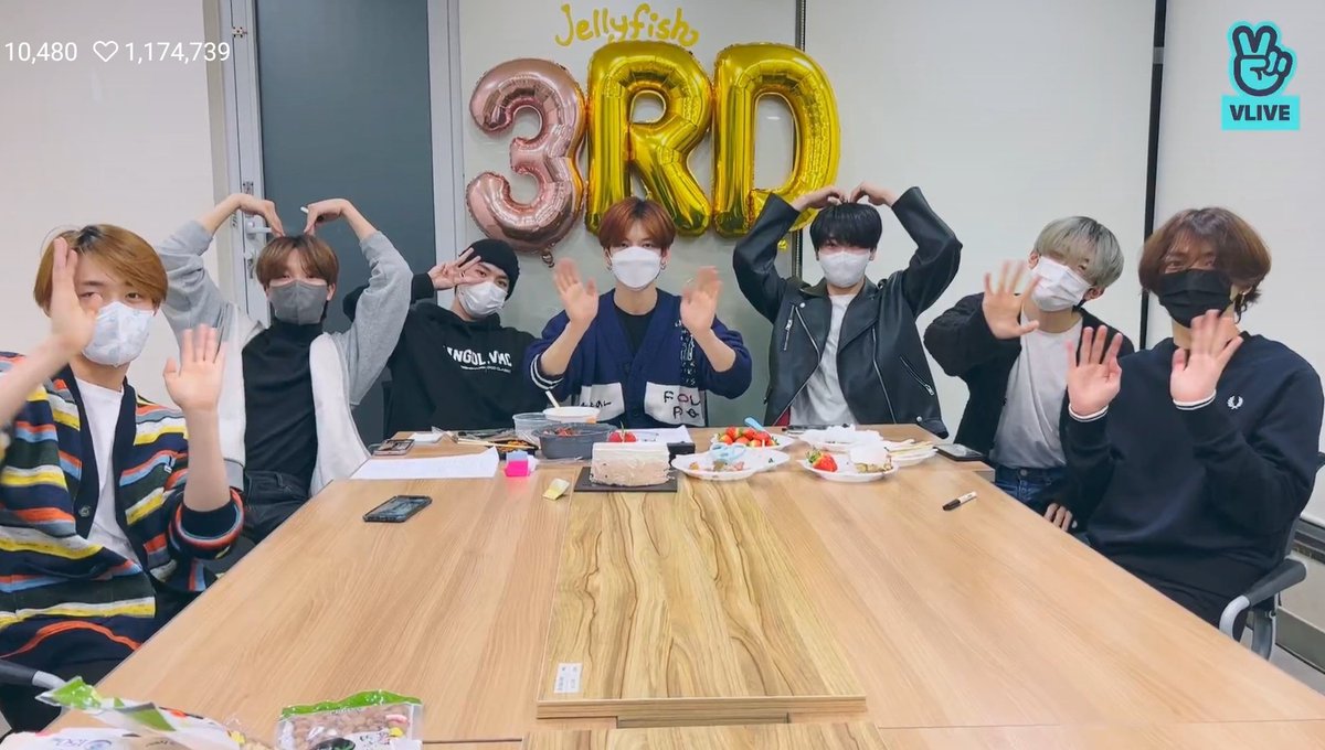 stanforVRVR's tweet photo. Happy 3rd anniversary 🥰💜
#VERIVERY #베리베리 https://t.co/olDEinQuac