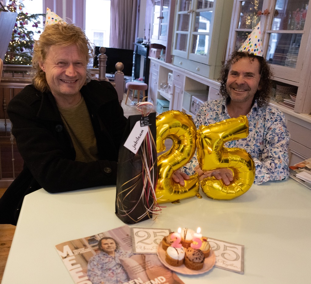 Vandaag 25-jarig jubileum met Bas Mulder. Ondanks kanker, Corona en andere ongemakken. Wel triest is, dat het hier wel eens bij zou kunnen blijven. Hoe dat zit lees je in het interview door Marijke Brouwer in het magazine 'MEER' van het <a href="/dvhn_nl/">Dagblad van het Noorden</a> 
dvhn.nl/meer/leven/De-…