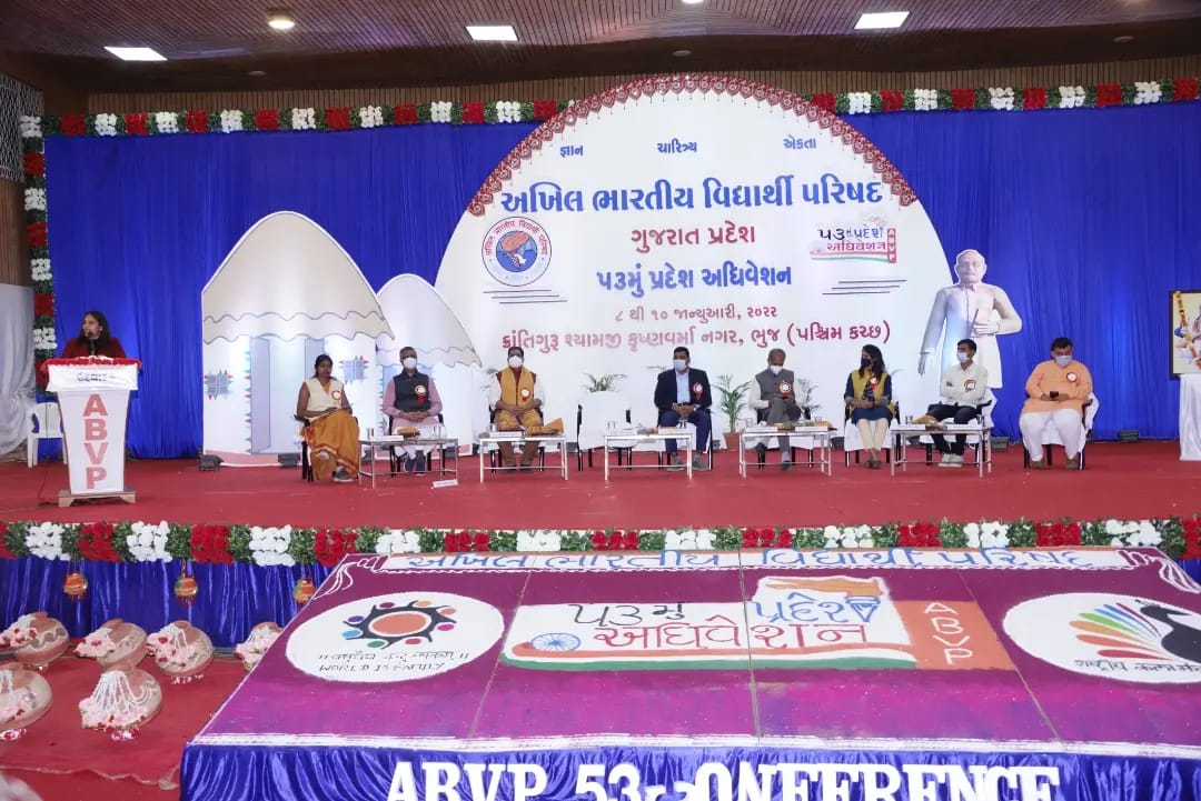 BabitaPhogat's tweet image. अभाविप गुजरात प्रांत के 53वें प्रांत अधिवेशन के शुभारंभ अवसर पर मुख्य अतिथि के रूप में शामिल होने का अवसर मिला।इस अवसर पर गुजरात के उच्च एवं तकनीकी शिक्षा राज्यमंत्री @kuberdindor एवं अभाविप के राष्ट्रीय अध्यक्ष @DrCNPatel शामिल हुए।उनकी गरिमामई उपस्थिति में कार्यक्रम संपन्न हुआ।