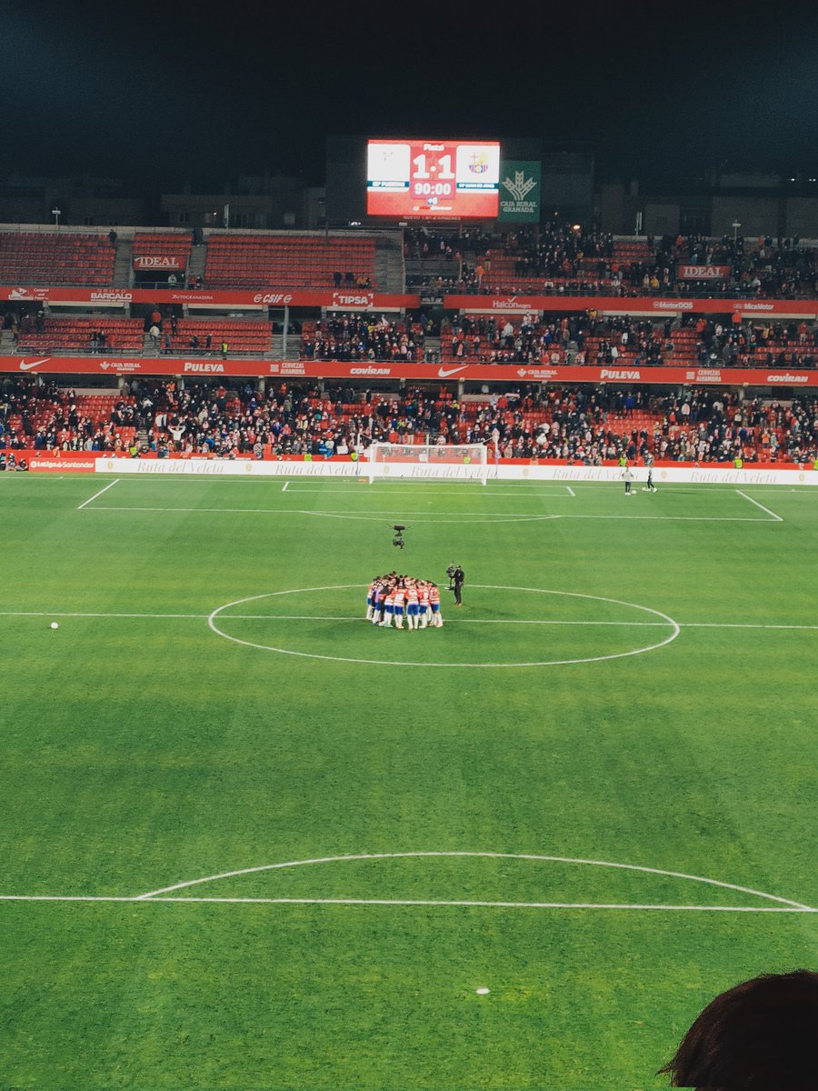 No hay mejor foto.
 <a href="/GranadaCF/">Granada CF ❤️⚪️</a> un día más en la oficina⚽⚽⚽