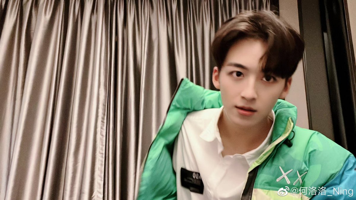 HeluoluoTH's tweet photo. [HeluoluoWeiboUpdate]
🍳 ผมคือเด็กชายตัวน้อยในคลังรูปภาพ ฮ่า ฮ่า ฮ่า

🙋‍♀️ ลั่วลั่วมาลงรูปให้หายคิดถึงกันแล้วค่ะ♥️

#何洛洛
#heluoluo
#เหอลั่วลั่ว https://t.co/SDRj8PkVt9
