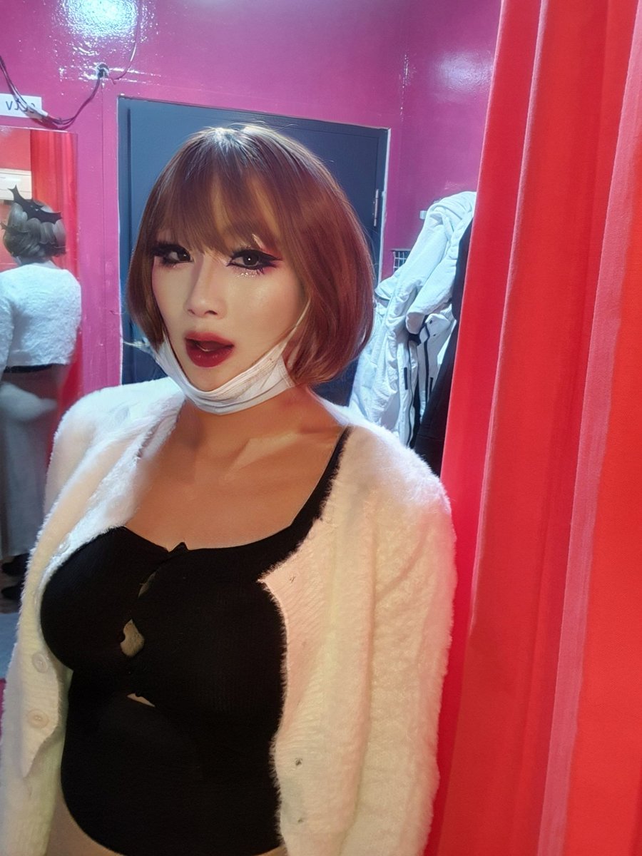 여자가 되려면 역시 턱을 감추어야해
마스크로 살짝 걸치면 브이라인 완성~♡
#시디 #청량리cnn24 #입보지