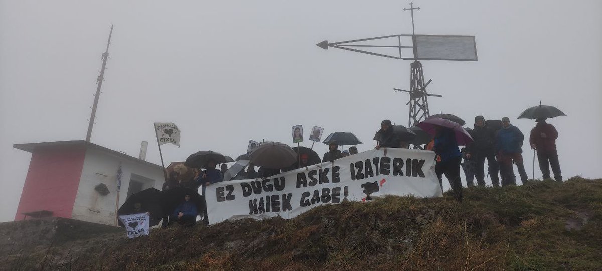 SortuElgeta's tweet image. Eguraldi txarrari aurre eginez, gudarien omenez Intxortan. Ez dugu izaterik aske haiek gabe! #elgeta @BergaraSortu @ArrasateSortu @SortuGip @sortuEH #intxorta