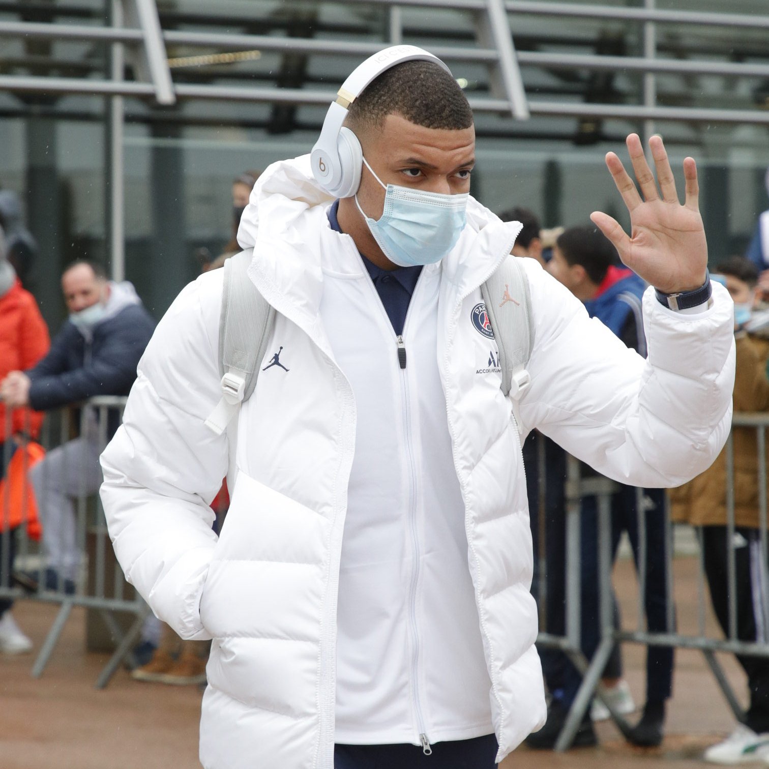 Psg white hotsell puffer jacket