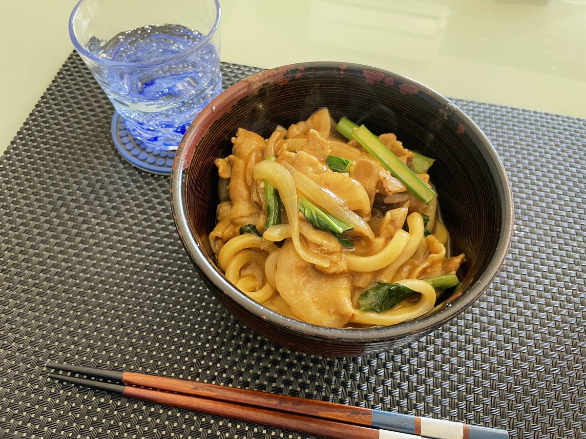 今年から休日昼ご飯を自分で作っていますが、今日はカレーうどんに挑戦。 基本はリュウジ式至高のレシピを参考にしてます。 初めて作った至高のカレーうどんは、結構美味しかった。