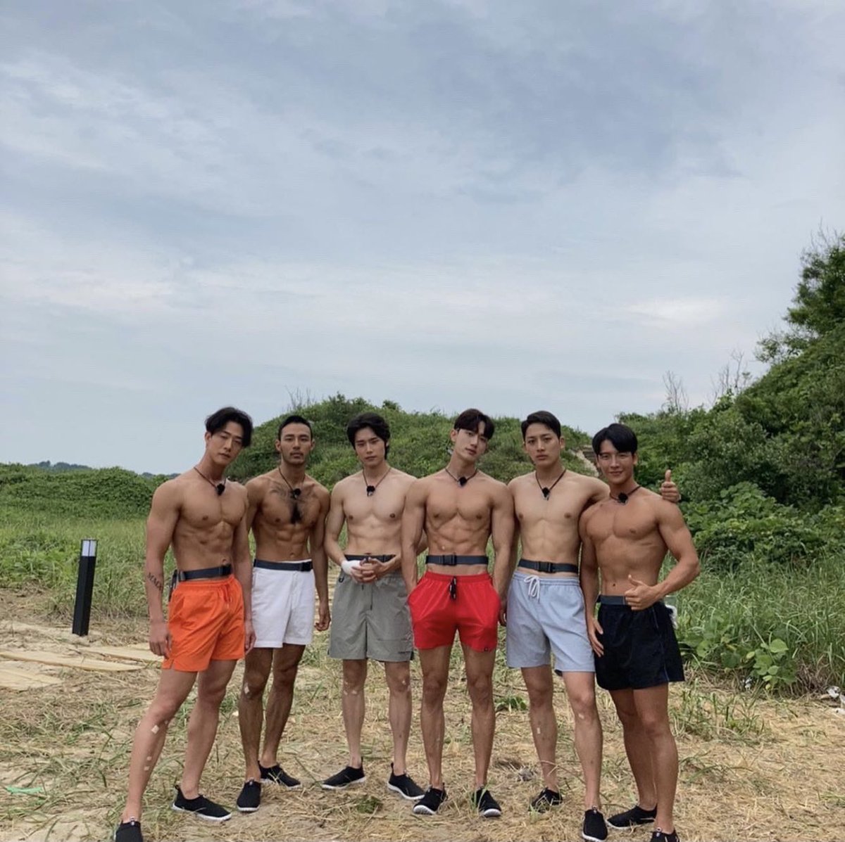 j_pawanrat's tweet photo. รู้สึกใจหาย ปกตินั่งรอวันเสาร์เพื่อรอดู รู้สึกว่า8ตอนมันน้อยไปอะ เศร้า🥺🥺 แต่ชอบมิตรภาพทุกคนมากๆ แต่เซฮุนชั้นเห็นนะว่าเทอโอบไหล่จียอนน่ะ  #SinglesInferno https://t.co/F37bWo66TT
