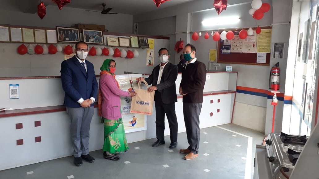 LpgIocl's tweet photo. “Our greatest asset is the customer! Treat each customer as if they are the only one!”
IndianOil Customer Day celebrated at Jaipur
#IndianOilCustomersDay
@IndianOilcl
@ChairmanIOCL
@DirMktg_iocl
@Surjeet_Lamba
@sunil_iocl
@Kulvind22001115
@vgupta2010
@IOCL_Rajasthan
@IOCLJaipurAO https://t.co/dqgKkF9AmV