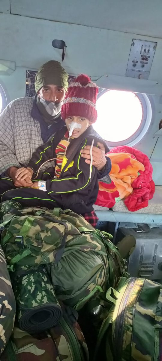 shankar_news18's tweet photo. Raja Babu Singh, #IPS, IG, #BSF Kashmir : 

"We always there to serve the people of #Kashmir"and ensuring their well being is our first and fore most priority. 

"कर्तव्य ही हमारा धर्म है"

@CNNnews18
@News18India
@BSF_India @HMOIndia @nityanandraibjp #Kashmiris @News18Urdu https://t.co/QursCb26Qd