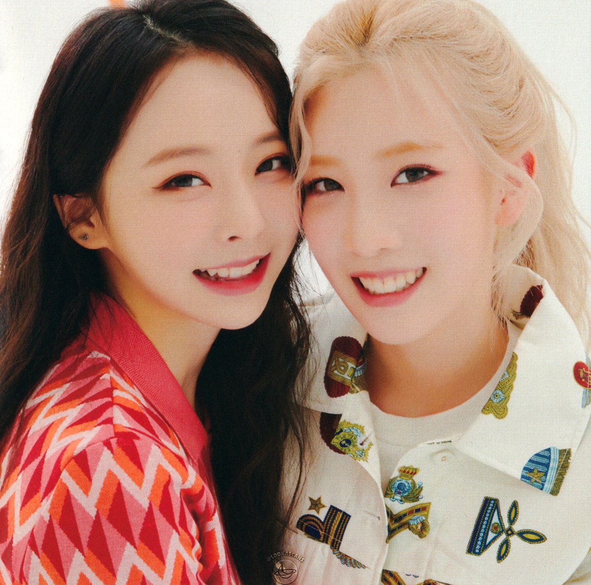 Hula Hoop Album - Normal Version
» Cover
» Heejin - Hyunjin
» Haseul - Yeojin
» Vivi - Kim Lip