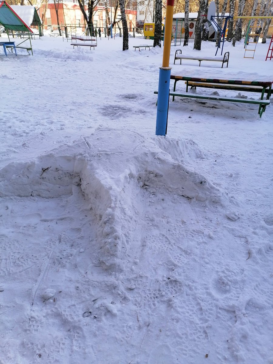 24_no4's tweet photo. За выходные воспитанники нашей группы со своими родителями  привели в порядок участок и построили нужные снежные формы.
Спасибо огромное за помощь! https://t.co/mCI0xMakMc